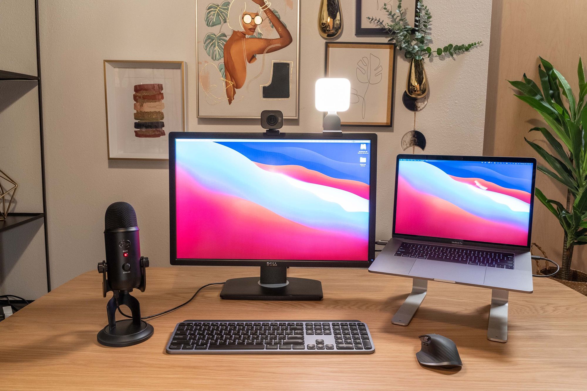 Litra Glow in einem Homeoffice Arbeitsplatz. Logitech Litra Glow