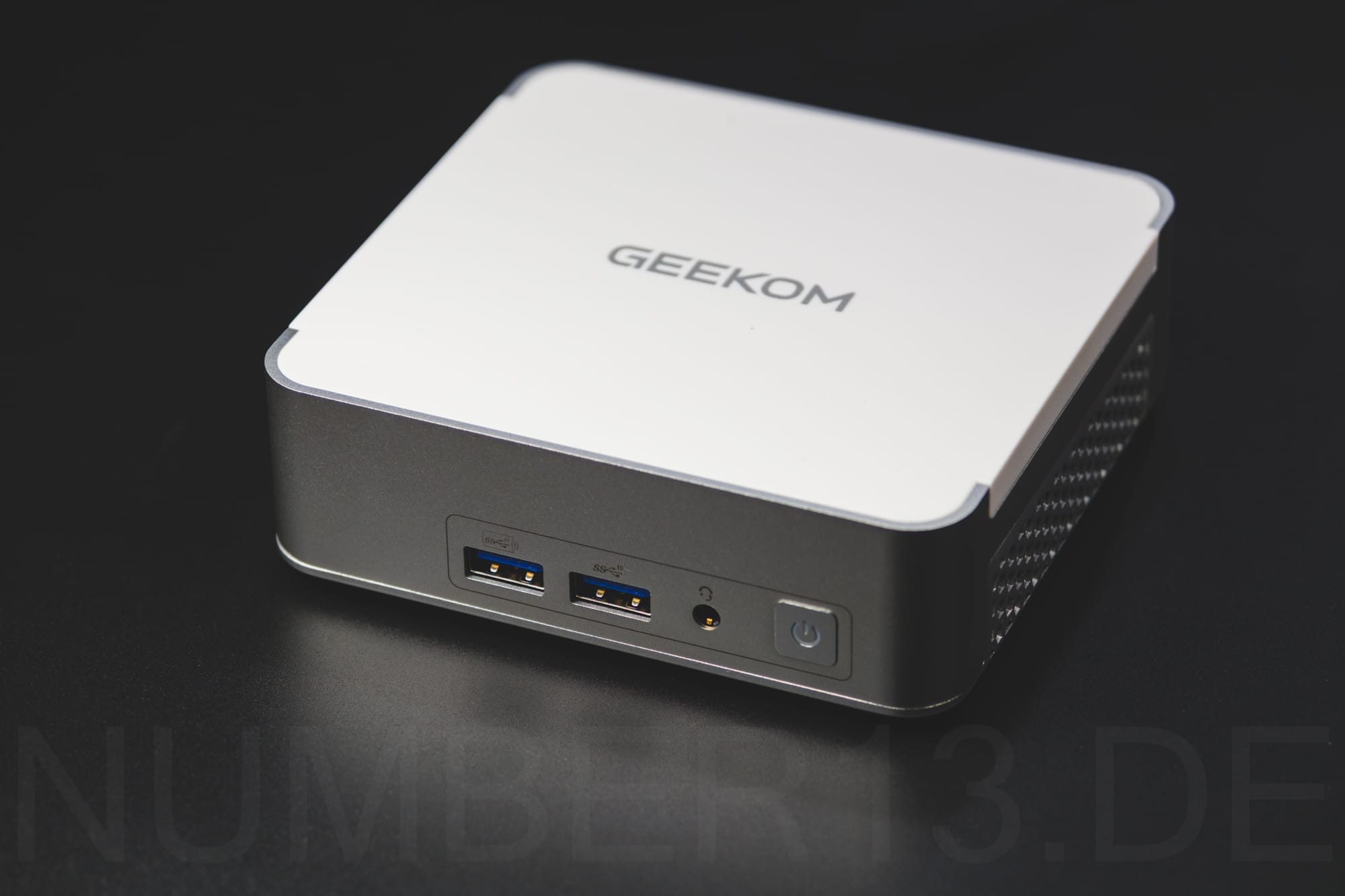 GEEKOM XT13 Pro (2025) Review: i9-13900HK Mini-PC with USB4 & 2.5GbE