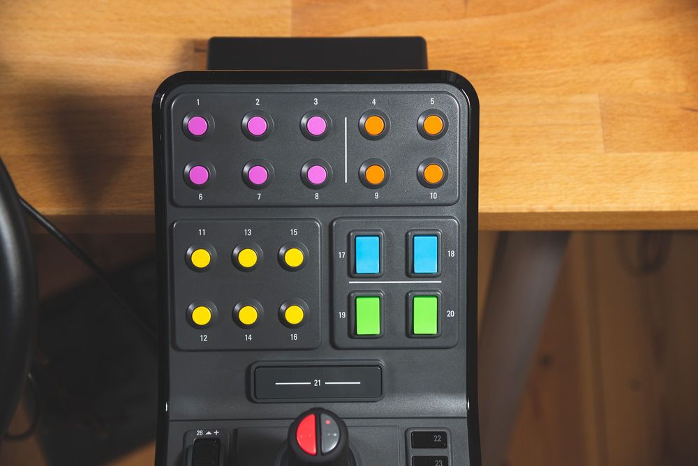 Lenkrad: Logitech Bundle für schwere Maschinen - das Landwirtschafts