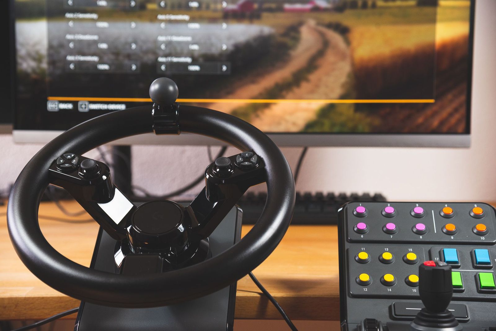 Lenkrad: Logitech Bundle für schwere Maschinen - das Landwirtschafts